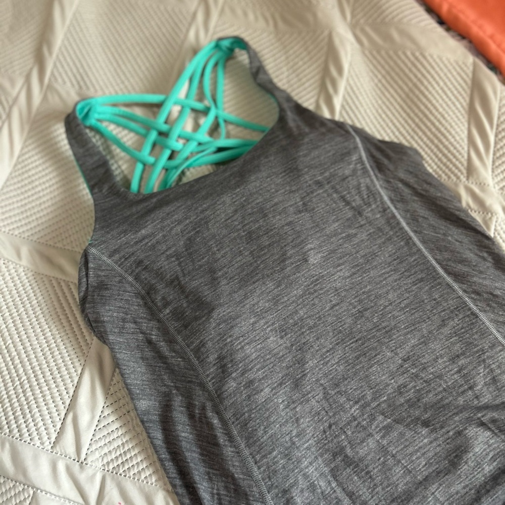 Lululemon 105 F Singlet Tank Top Size 6 Heather Gray Multi-Strap Turquoise Bra